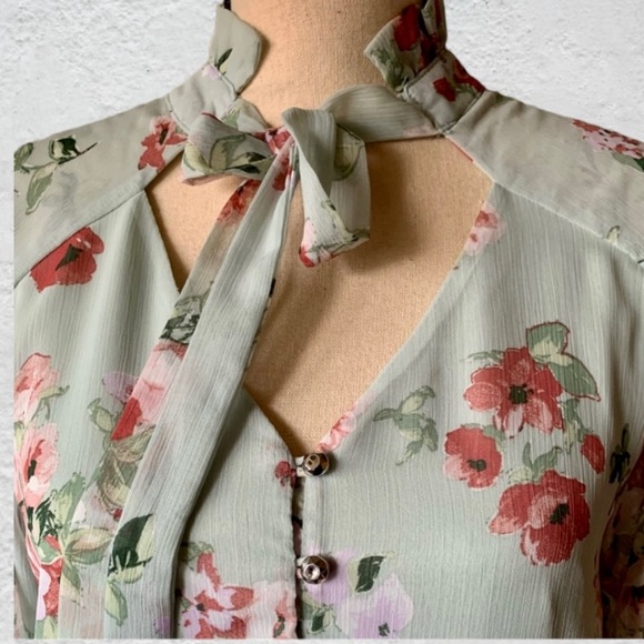 OLM Mint Green Floral Ruffle Trim Tie Neck Blouse
Size Large - Picture 11 of 15